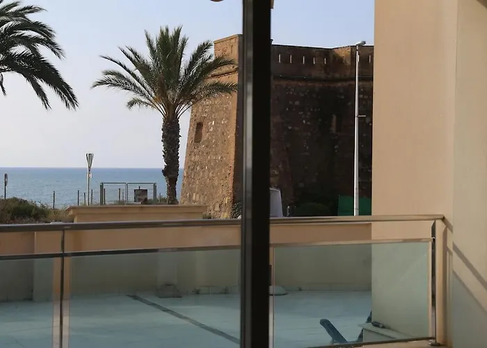 Algo Diferente Frente Al Mar